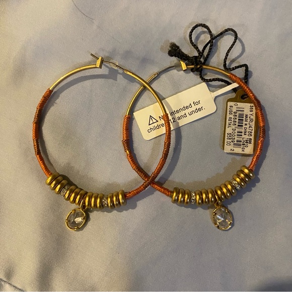 Juicy Couture Wanderlust Thread
Wrap Hoop Earrings - NWT - Picture 4 of 4